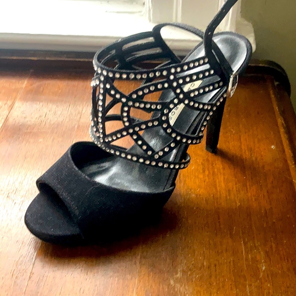 Black open toed heels w faux diamond design.